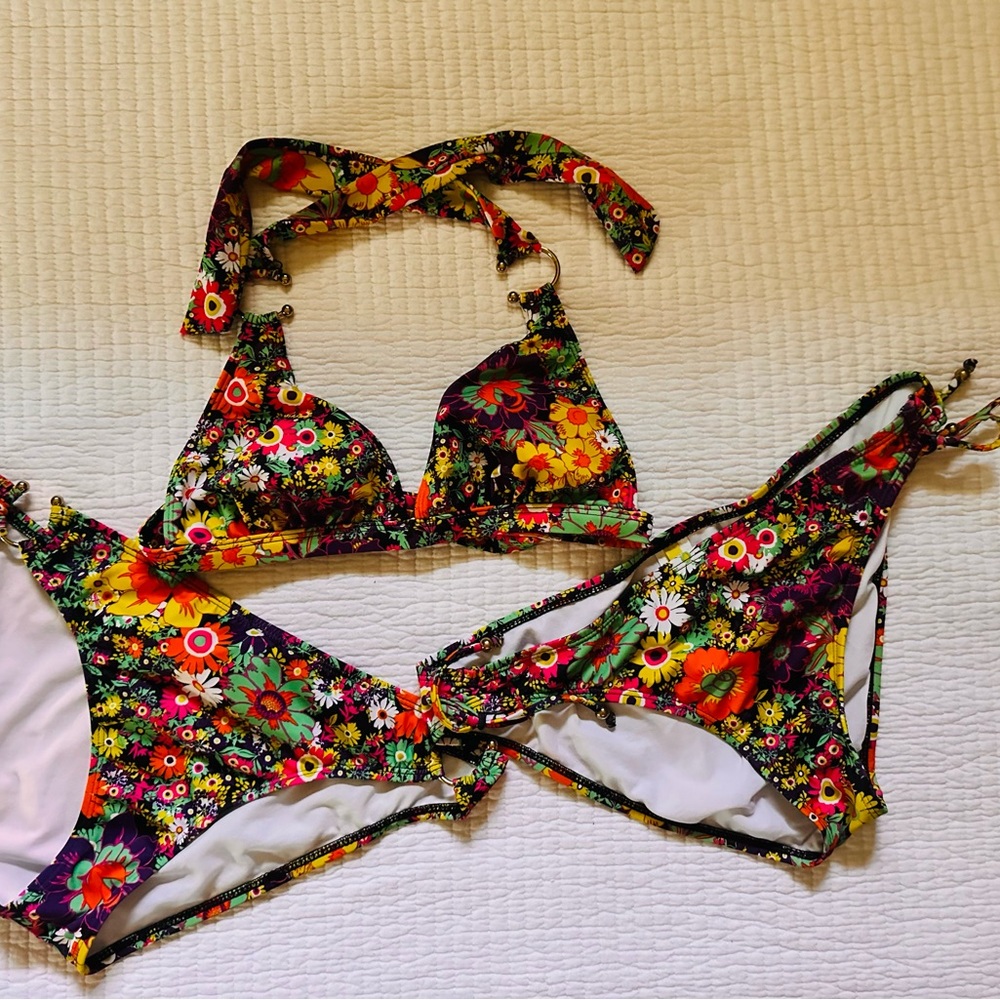Gianni Bini Floral Bikini Set (2 different style bottoms and 1 top)- Size L
